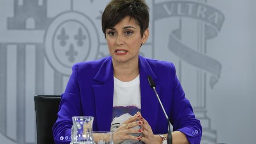 La portavoz del Gobierno y ministra de Política Territorial, Isabel Rodríguez durante la rueda de prensa tras el Consejo de Ministros celebrado en el Palacio de la Moncloa este martes.