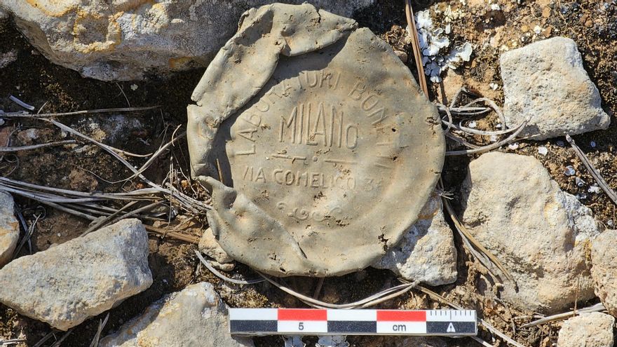 Lata de crema medicinal italiana Diadermina.