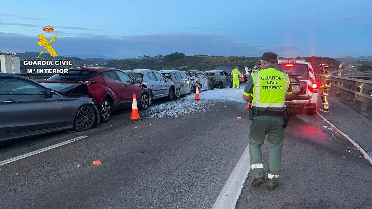 Accidente múltiple en Asturias: dos heridos al colisionar 12 vehículos en el viaducto de Somonte (Gijón)