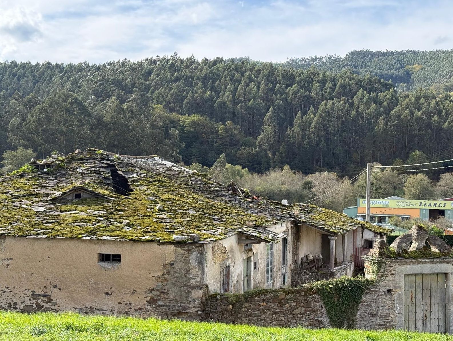 Una casa abandonada en el concejo de A Veiga.