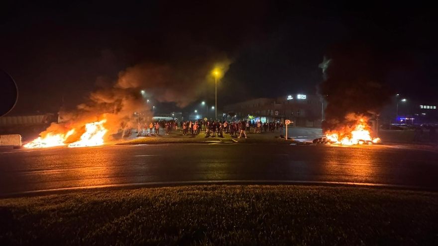 Los trabajadores del metal secundan la huelga en Cantabria: "Es el momento de hacer frente al juego sucio de la patronal"