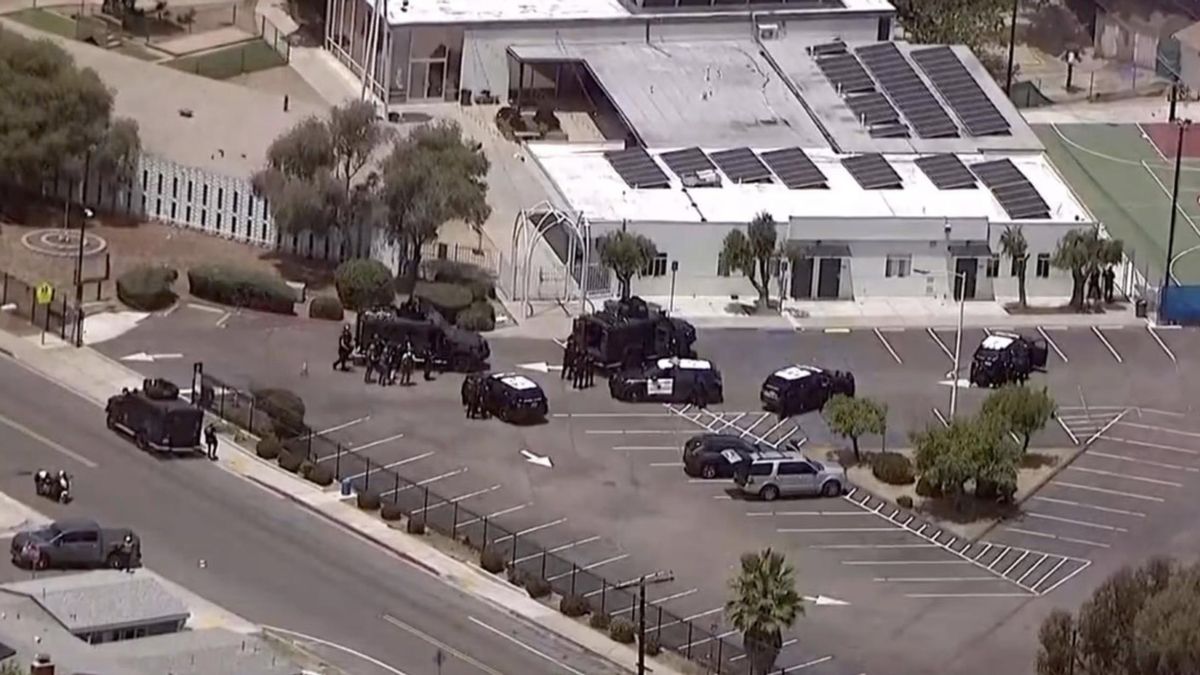 Al menos tres personas murieron en tiroteo en el Centro Islámico de San Diego.