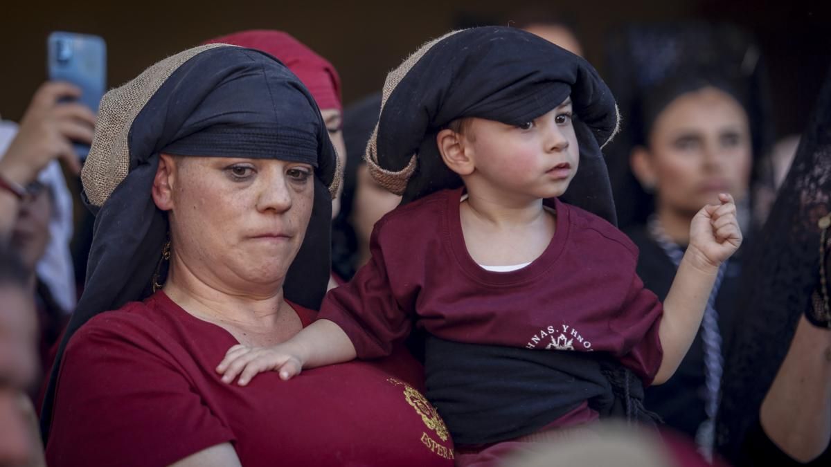 La procesión de la Hermandad de la Piedad, en imágenes