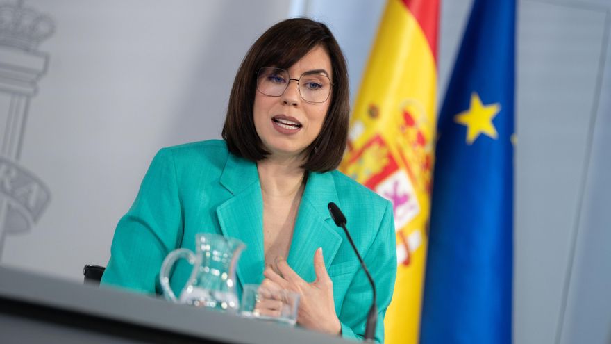 La ministra de Ciencia, Innovación y Universidades, Diana Morant, interviene durante la rueda de prensa posterior al Consejo de Ministros.