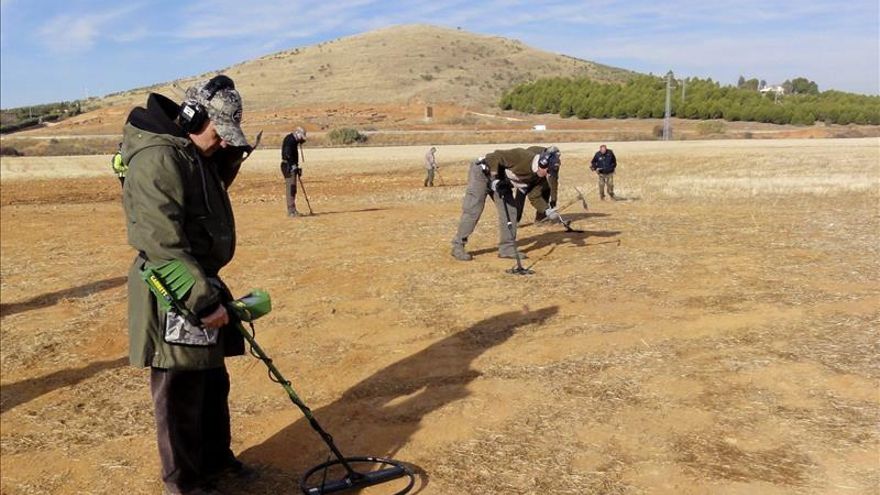 Hallan más de 400 objetos íberos con un detector de metales en Valdepeñas