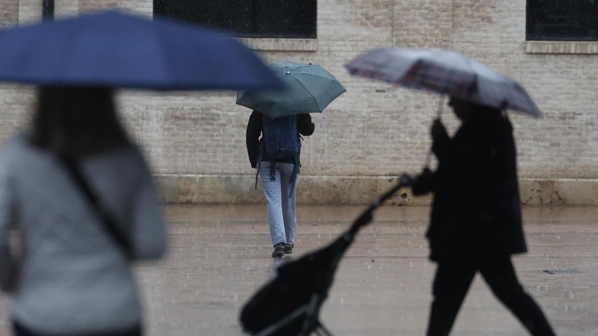 AEMET activa el nivel rojo de alerta por lluvias y tormentas en la Comunitat Valenciana y Tarragona