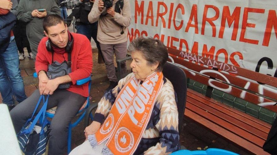Alegría e incertidumbre en Maricarmen, la mujer de 87 años que evita el desahucio (de momento) a un día de su ejecución