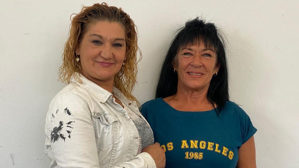 Elisabet Vaca y Montse Fernández, este viernes en la cárcel de Brians