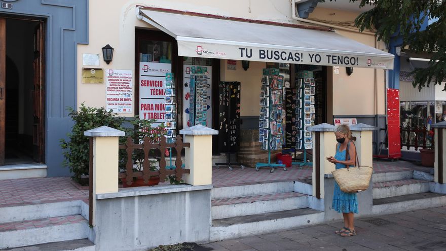 Tienda de souvenir en Los Llanos de Aridane. (ALEJANDRO RAMOS)