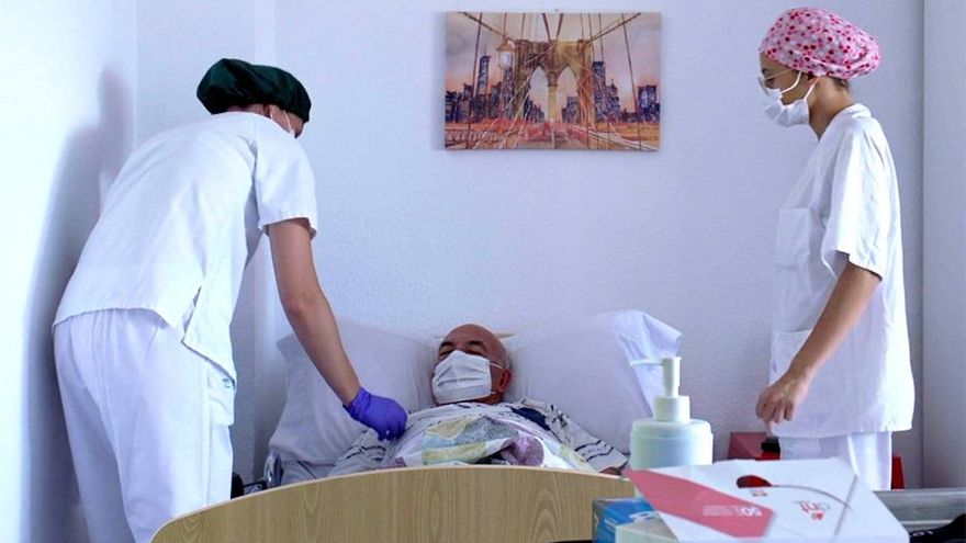 Andalucía pide autorización judicial para hacer PCR a los trabajadores de residencias de forma obligatoria