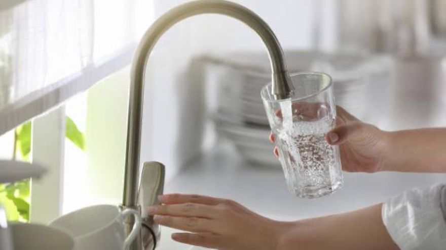 Once formas útiles de ahorrar agua en casa