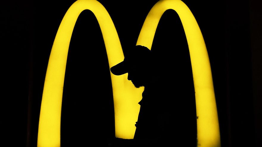 McDonald's choca con sus accionistas por su política racial y por el trato de sus proveedores a los animales