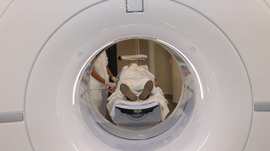 Archivo - Imagen de recurso de una paciente antes de someterse a un TAC.