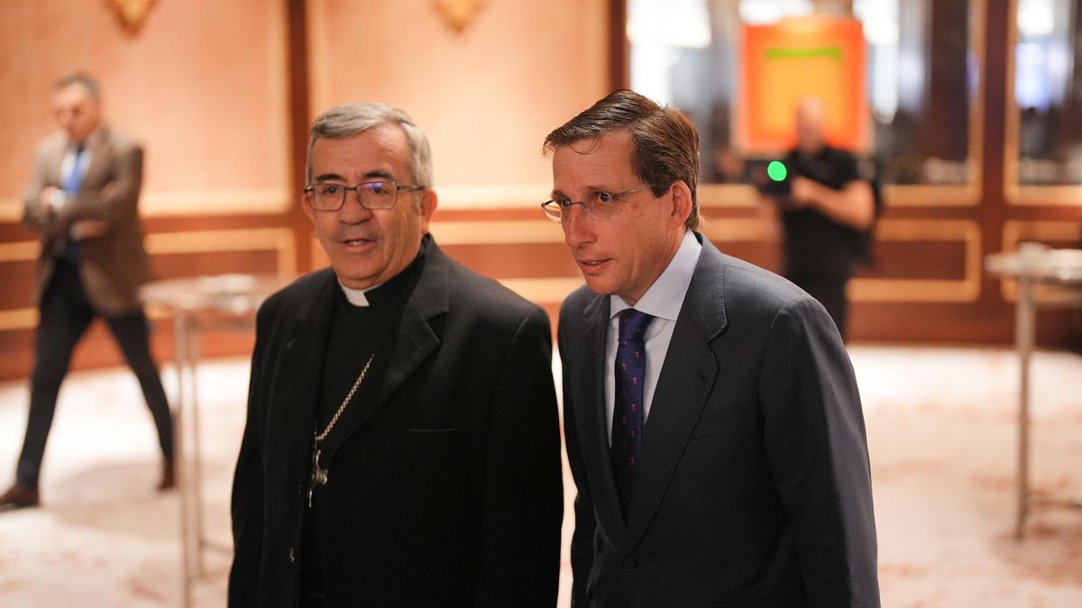 Almeida este martes, junto al presidente de la Conferencia Episcopal, Luis Argüello