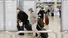 Formularios sanitarios, termómetros y control en destino: en busca de un sistema seguro para abrirnos al turismo en verano