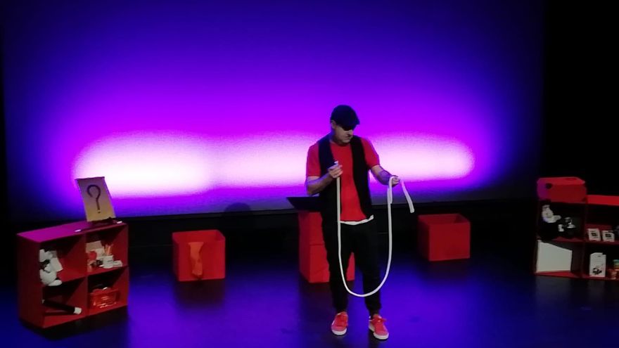 Iván Santacruz, el mago que no se olvida del alma, convirtió al Teatro de Rojas en una fiesta