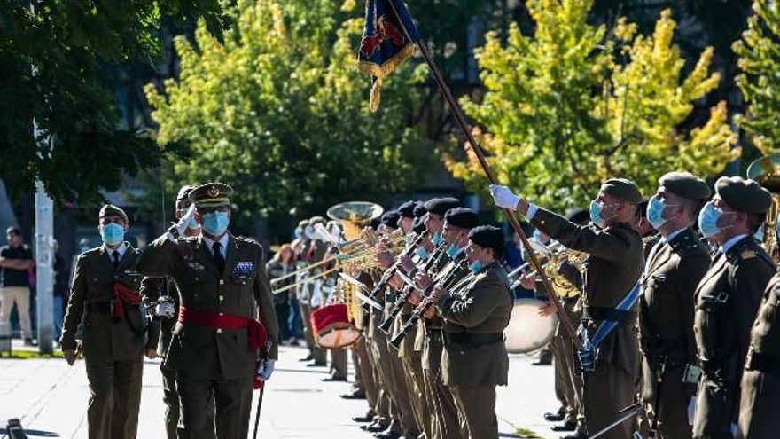 La banda militar del Ejército de Tierra formando en León. // Campillo / ICAL