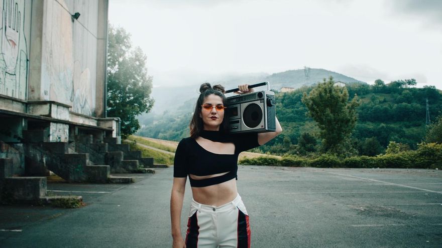 AyVee, o cómo superar una violación a través de la música: "Creen que lo cuento por fama, pero me libera de la depresión"