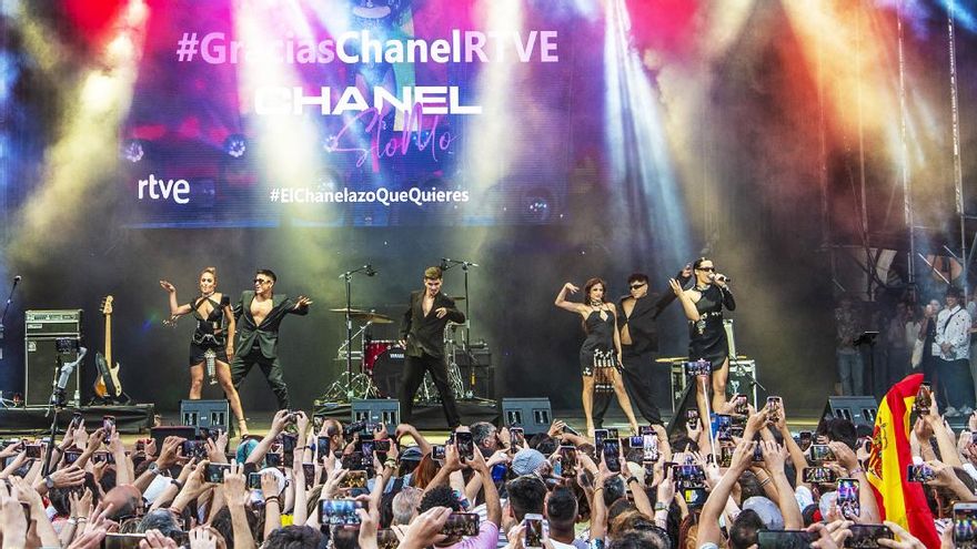 La Plaza Mayor de Madrid, llena para recibir a Chanel