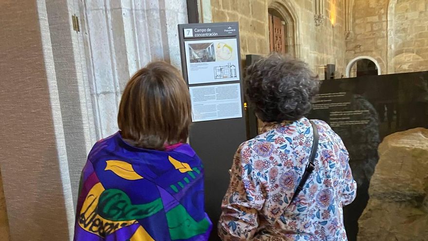 Cartel explicativo en el Parador de San Marcos, en la sala Capitular