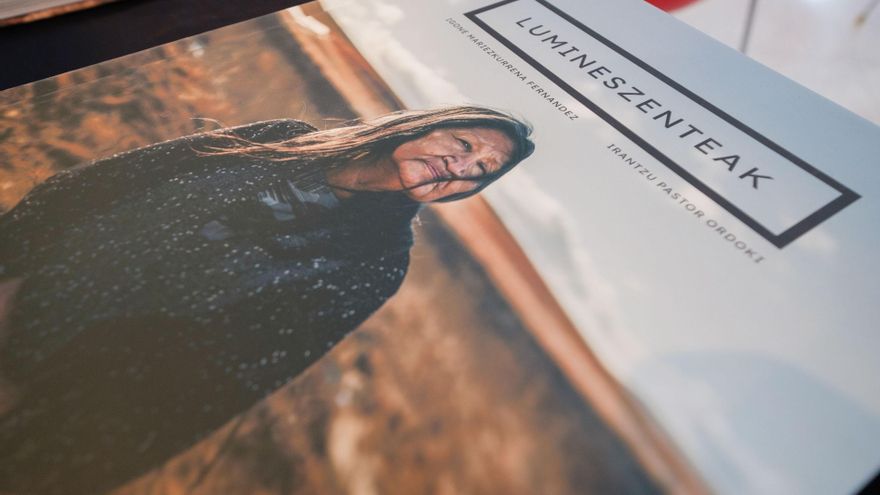 Portada del libro 'Luminiscentes' con la imagen de Shirley Red Star