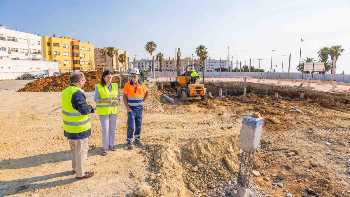 Las obras contemplan una piscina principal de 25 por 25 metros con diez calles deportivas