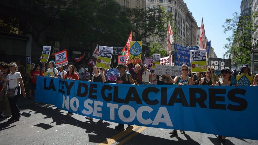 Pese al reclamo de ambientalistas, el proyecto oficialista para modificar la Ley de Glaciares tuvo dictamen en el Senado