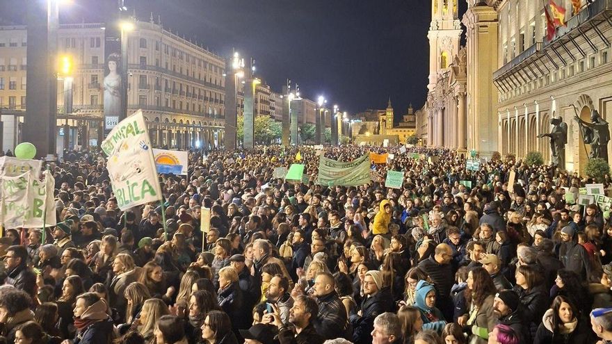 Una movilización "histórica" en defensa de la escuela pública toma las calles de Zaragoza tras tres días de huelga