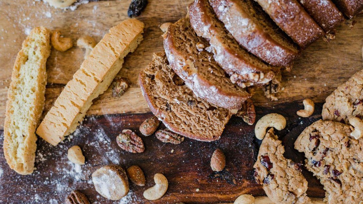 Cómo utilizar azúcar de coco y fruta para endulzar esta receta de bizcocho tradicional