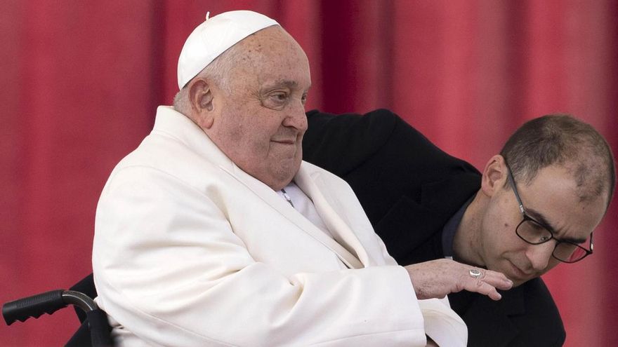 Empeora el estado de salud del Papa, que precisó de oxígeno y de una transfusión