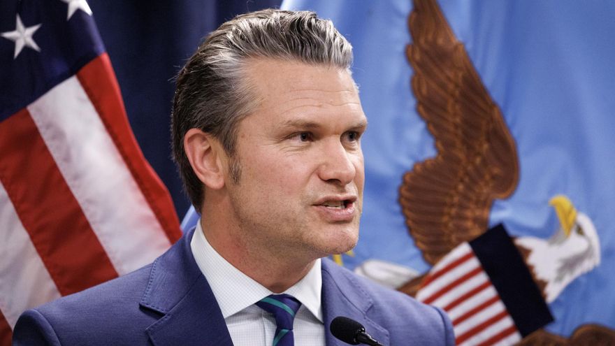 El secretario de Defensa de EEUU, Pete Hegseth, en una rueda de prensa en Florida, el 5 de marzo de 2026.