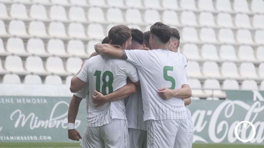 El Córdoba CF B dignifica el escudo y luchará por el ascenso