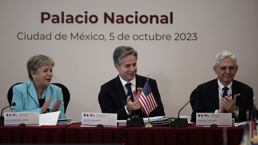 México promete a EEUU combatir el fentanilo y le pide frenar el tráfico de armas