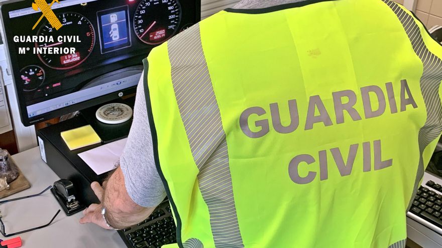 Trabajos de análisis en los indicadores del vehículo