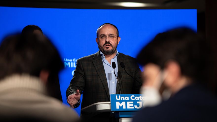Archivo - El presidente del Partido Popular Catalán y candidato del partido a la presidencia de la Generalitat, Alejandro Fernández, ofrece una rueda de prensa para valorar los resultados obtenidos por su formación en los comicios catalanes durante la noc