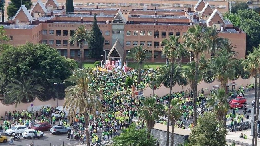 El Gobierno valenciano y los sindicatos docentes encallan en subida de sueldos, ratios y plantillas tras más de ocho horas de negociación