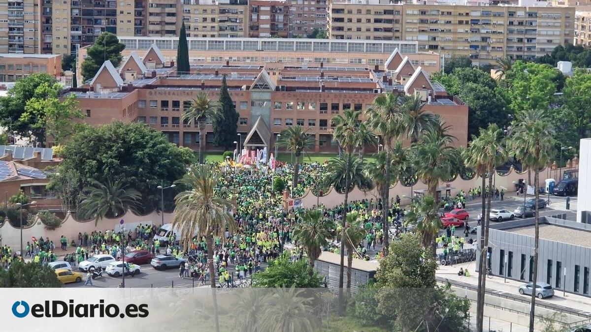 Educación y los sindicatos encallan tras una propuesta de 200 euros de subida al mes y se mantiene la huelga