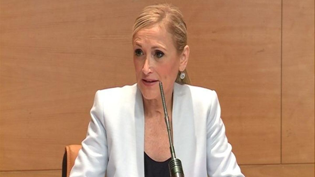 Cifuentes admite que "no fue muy afortunado" recibir a Rato y dice que ella no lo habría hecho