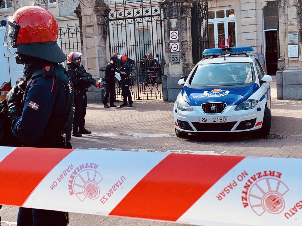 El aulario de Las Nieves de Vitoria, precintado por la Ertzaintza