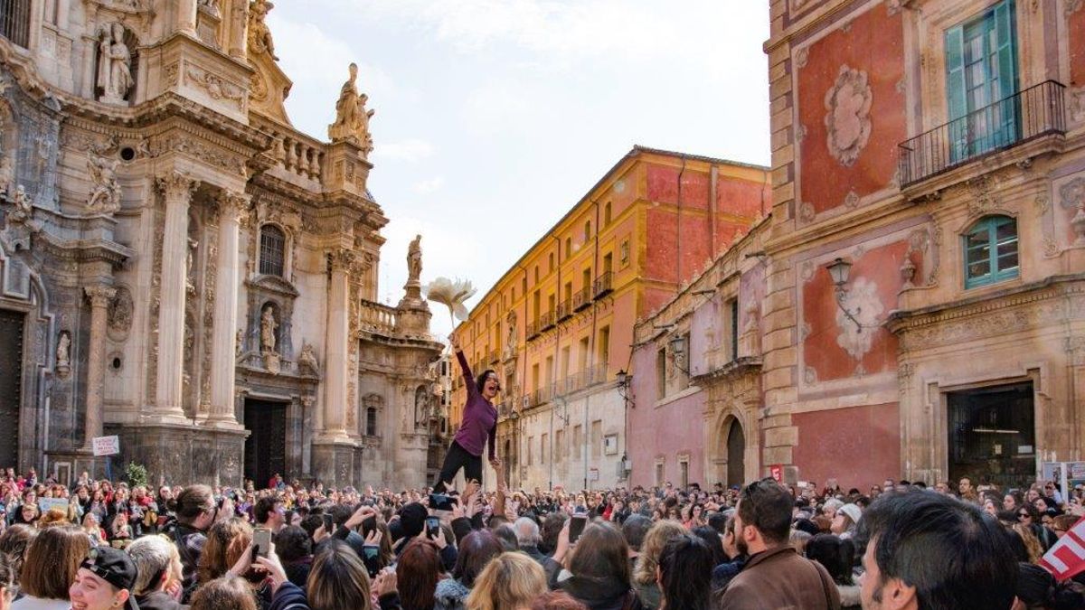 Feminismo en la plaza del Cardenal Belluga