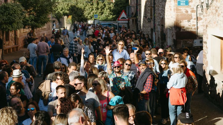 Vecinos de Viniera de Abajo disfrutando