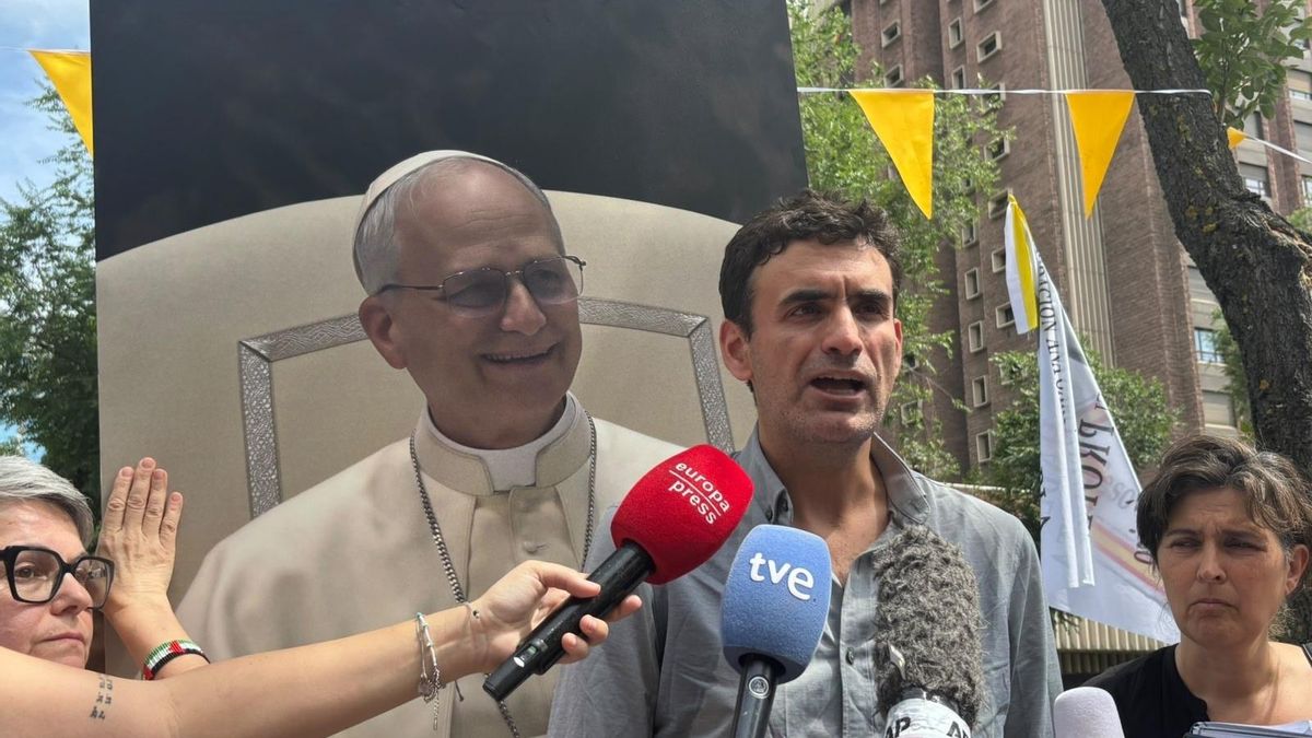 Miguel Hurtado, primer denunciante de abusos de la Abadía de Montserrat, escenifica un encuentro ficticio en la Nunciatura con León XIV