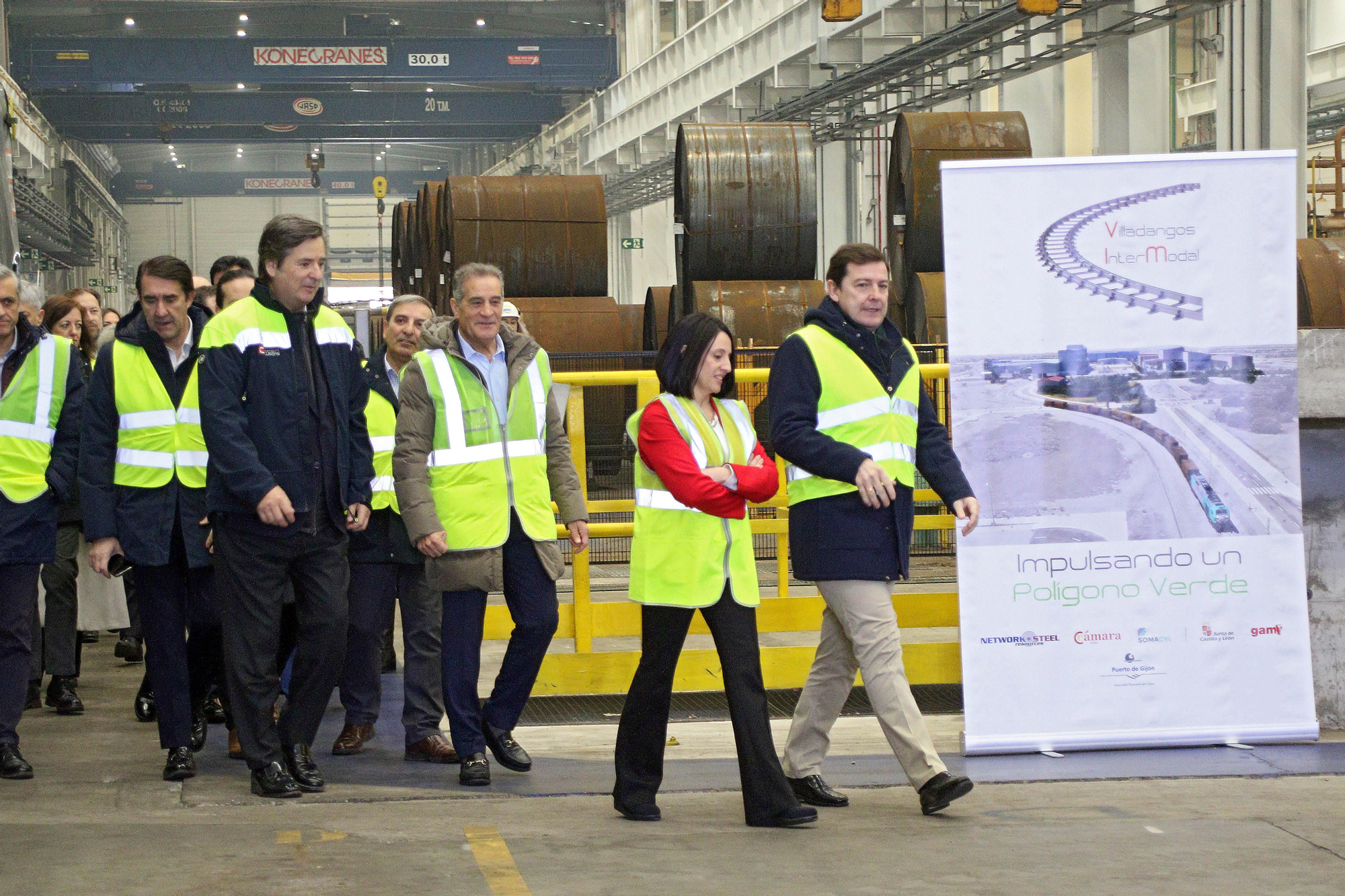 El presidente de la Junta, la secretaria de Estado de Industria y un amplio desembarco en el nuevo ramal de tren de Villadangos.