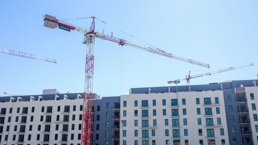 Archivo - Viviendas en construcción, a 10 de septiembre de 2024, en Madrid (España).