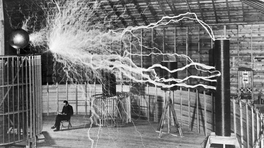Luces y misterios de Nikola Tesla, la mente que alumbró la tecnología moderna