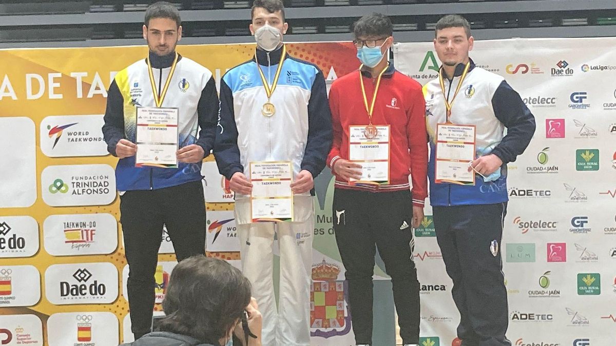 Podio de 78 kilos con los competidores canarios.