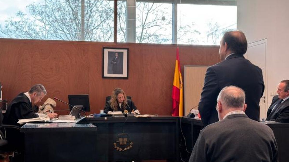 El exalcalde de Puertollano se sienta en el banquillo y defiende la legalidad del contrato del Cerrú