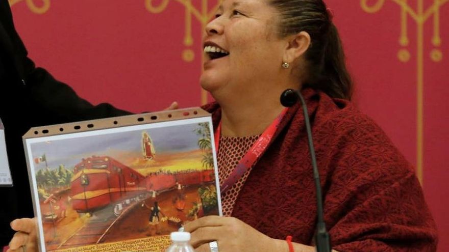 La fundadora del colectivo "Las Patronas", Norma Romero Vázquez, participa en el encuentro Paz: visiones, estrategias, luchas. En nuestra mesa no existen los muros.