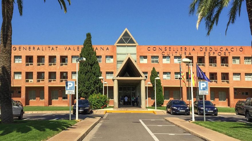 Investigan una denuncia a un profesor por aplicar terapias de conversión en un colegio valenciano