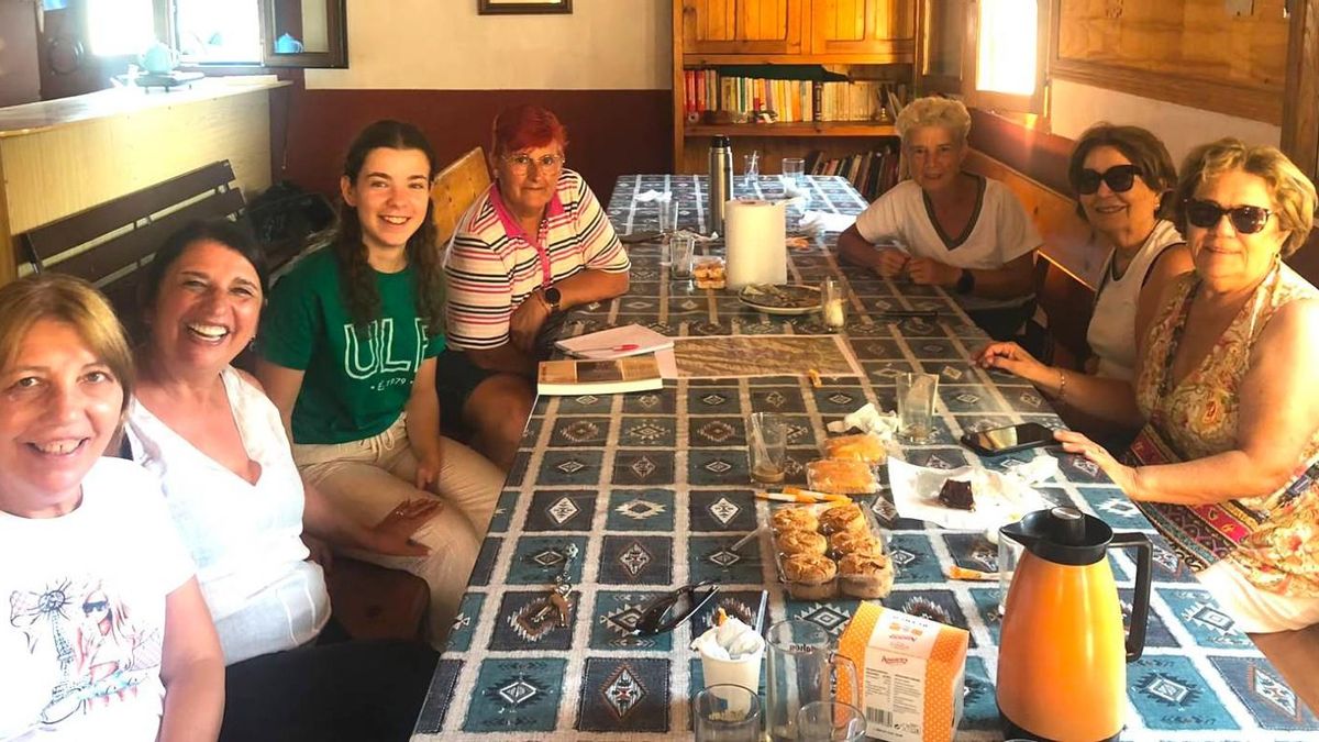 Encuentro de Diana Claro con vecinos en Faro (Peranzanes).
